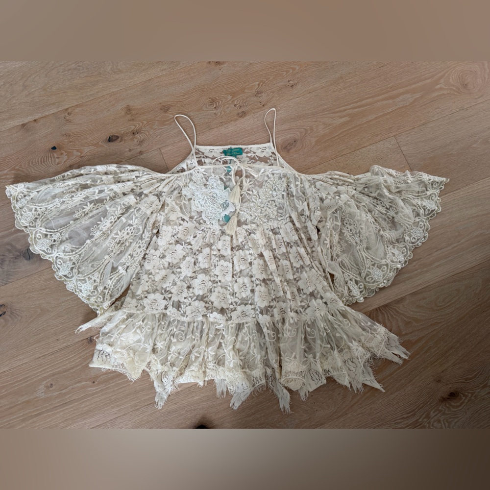 Antica Sartoria Ivory Lace Cold Shoulder Floral Crochet tunic Top - One Size